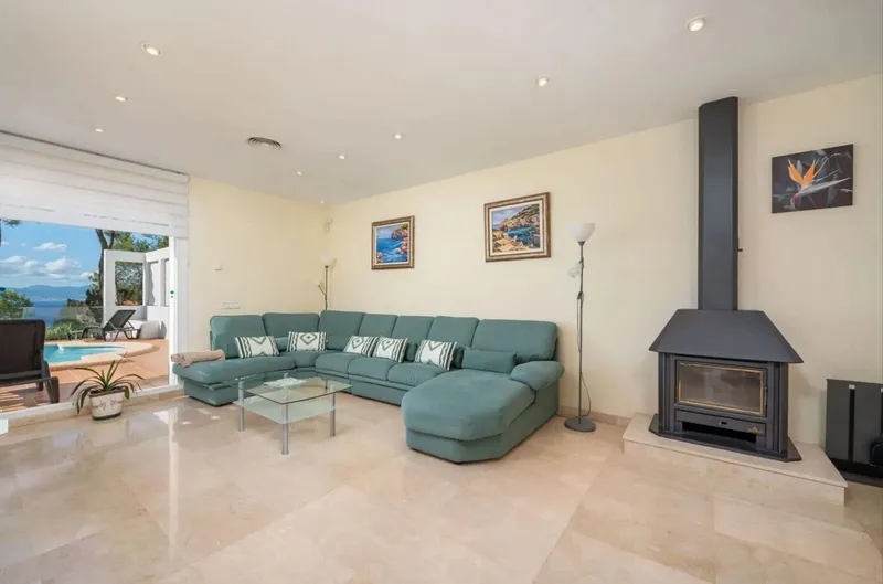 Frontline villa with vacation rental license in the south of Mallorca — photo 8