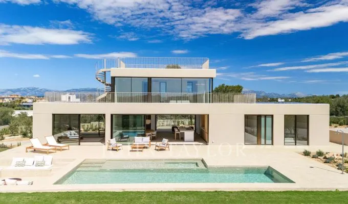 Villa for sale in Son Gual — photo 1