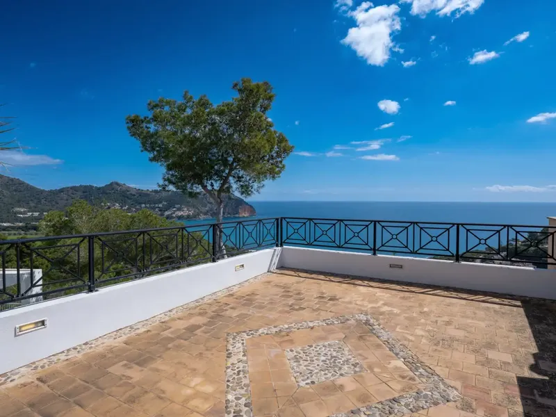 Exclusive villa with sea views, pool and ETV license in Canyamel — photo 7