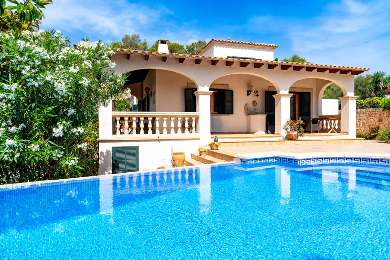 170m² villa with 3 bedrooms, garage, sea views and pool for sale — photo 1