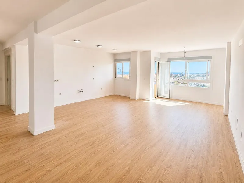 In the sought-after neighborhood of Son Espanyolet is this bright, fully renovated home. — photo 7