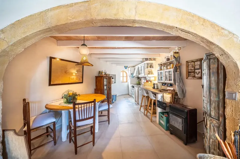 Gestpropiedad presents in Mallorca this house in Capdepera, a real estate opportunity located a few meters from the castle. The property — photo 6