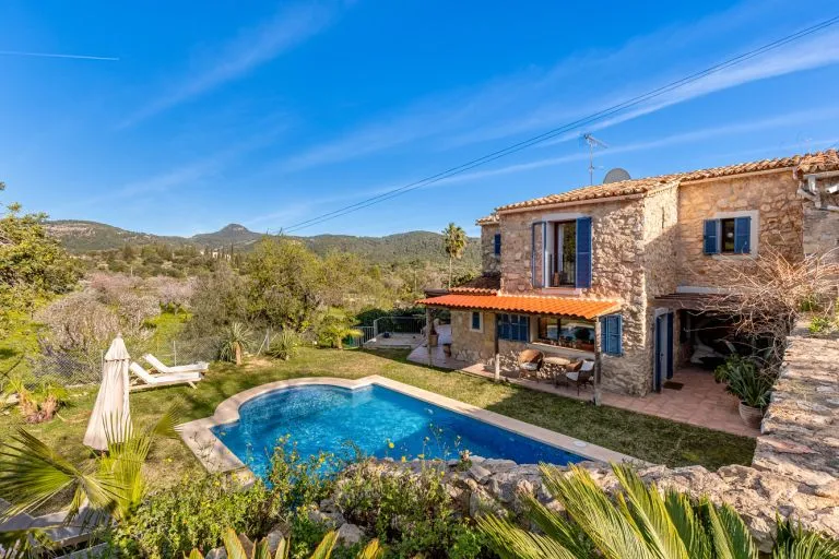 Finca in Es Capdella - Rustikales Anwesen mit Garten und Pool — photo 1