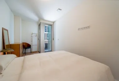 Modern nearly new 1-bedroom apartment in Nou Llevant with parking and storage room — photo 10
