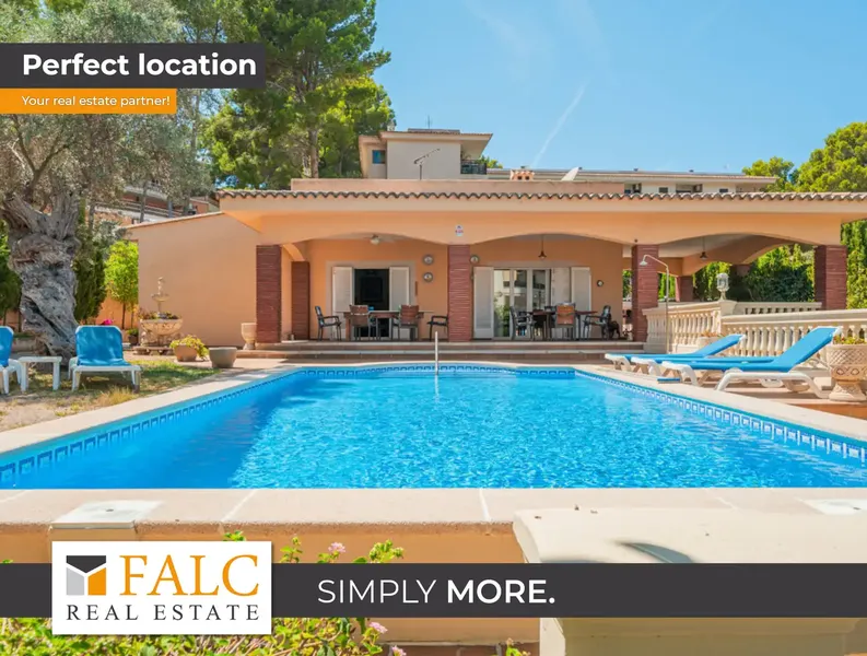 Charming chalet with pool in Santa Ponsa, just steps from the beautiful sandy beach. The 560-meter Santa Ponsa Beach — photo 1