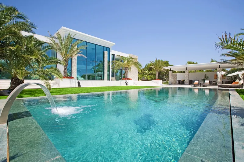 Impressive luxury villa near the harbor and golf course — photo 1
