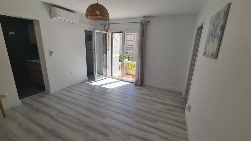 Nice flat in Calvià, Palma Nova area. Living room, 2 bedrooms, 1 bathroom, terrace on the same floor, parking. Option to be delivered furnished. — photo 11