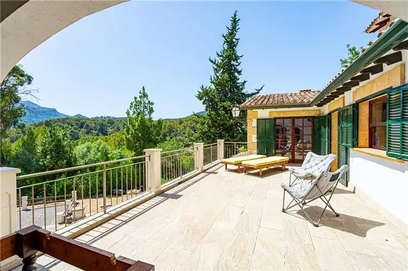 Finca on plot of approx. 7,500m2 with pool and mountain views. House of approx. 250m2, large living-dining room of approx. 42m2 with fireplace — photo 3