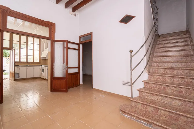 Village house in Sa Pobla with interior patio and parking area to renovate — photo 2
