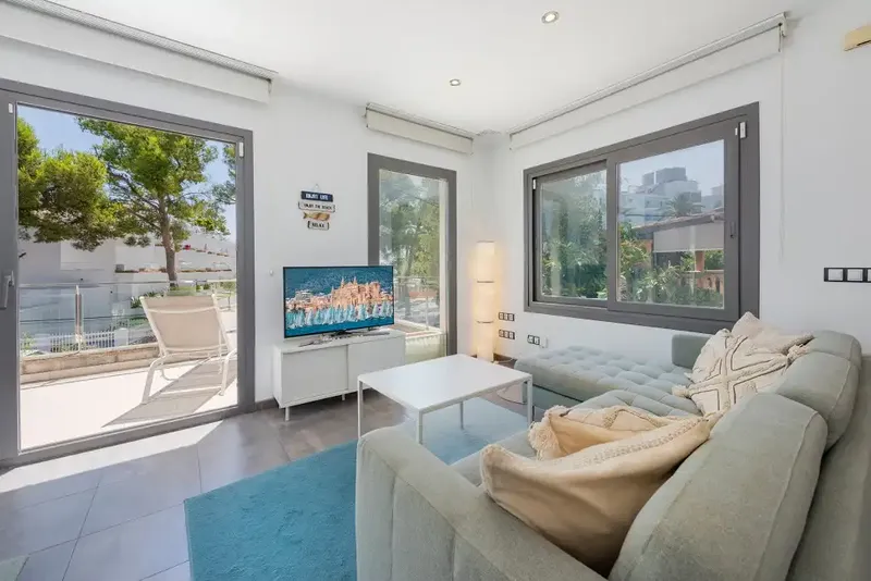 Bright and cozy top-floor apartment ideally located just one block from the stunning beach of Puerto de Alcúdia — photo 6