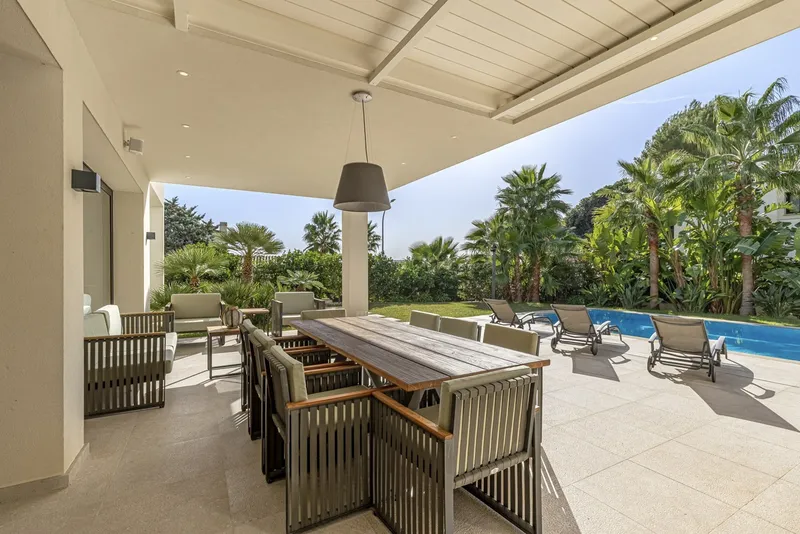Exclusive luxury villa in modern architectural style in Santa Ponsa — photo 12