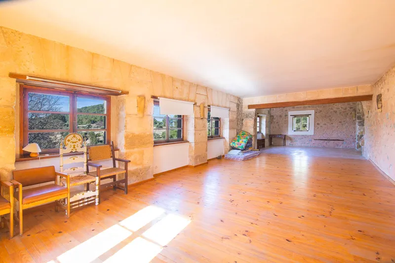 19th-century Mallorcan estate in need of renovation with sea views — photo 9