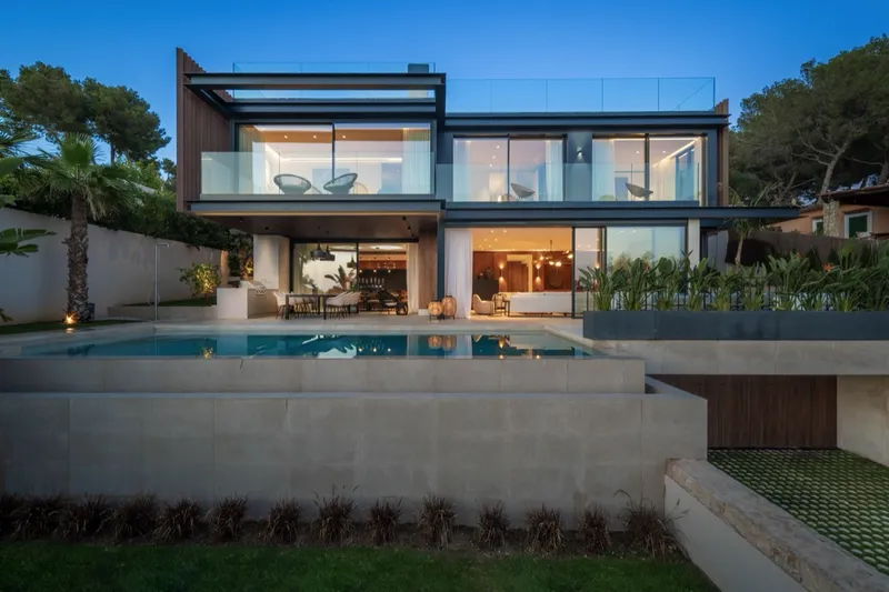 Contemporary sea-view villa for sale in Portals Nous — photo 1