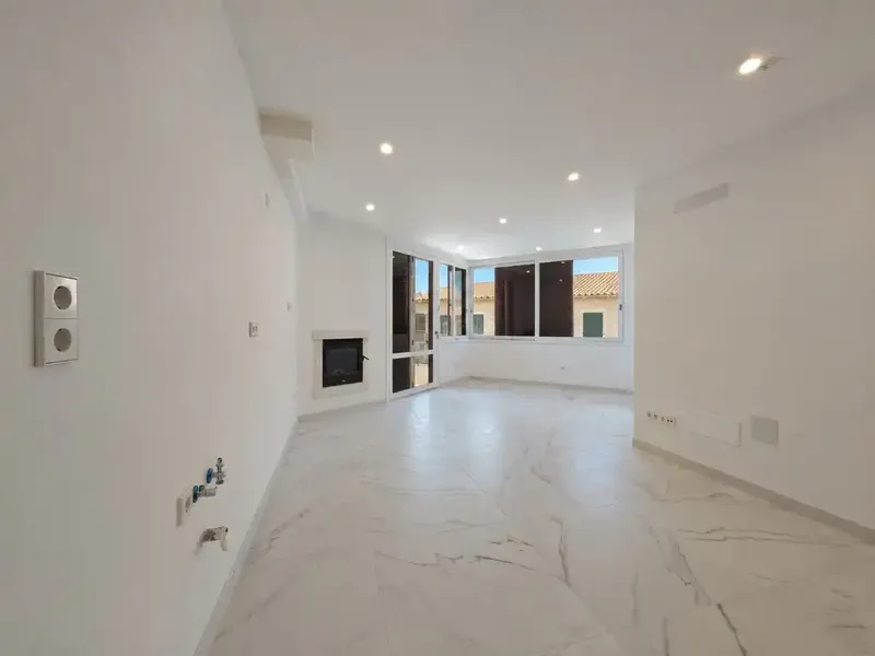 In the very center, in a stately building with elevator, we find this third floor recently finished of approximately 140 m² usable, a home — photo 5