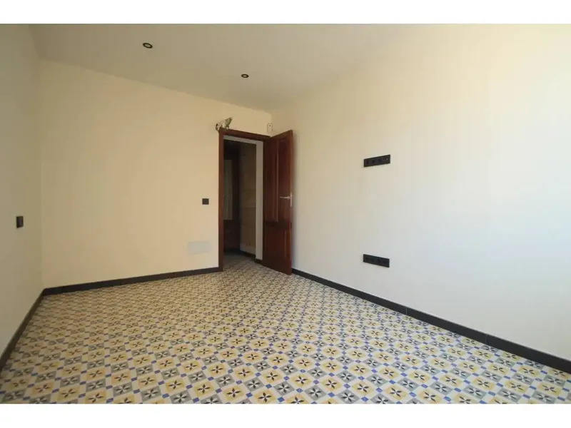 Total area 240 m², usable area 240 m², double bedrooms: 4, 3 bathrooms, condition: renovated — photo 12
