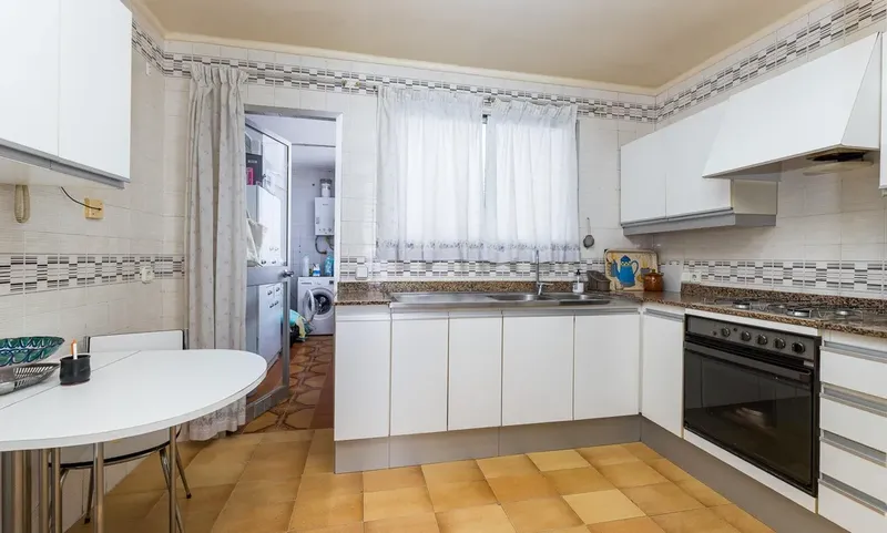 Spacious apartment with possibility of parking on Calle Ar... — photo 4
