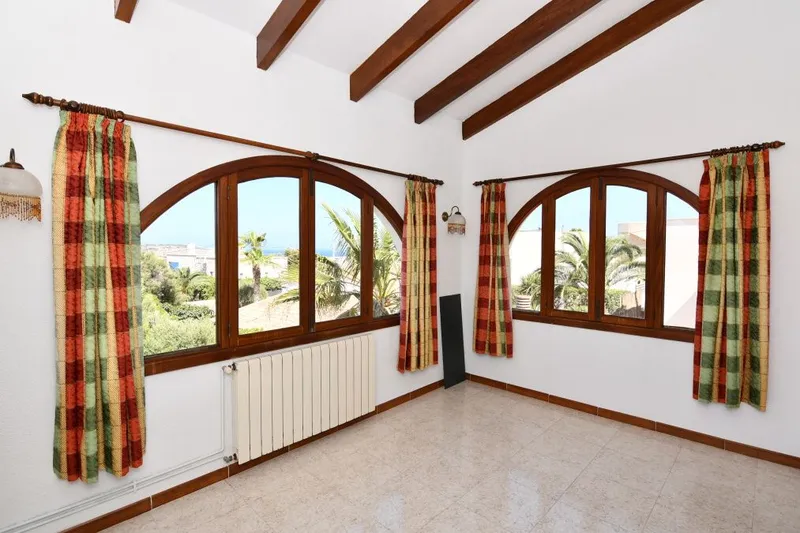 Villa with a lot of potential in a very good location in Cala Llombards — photo 7