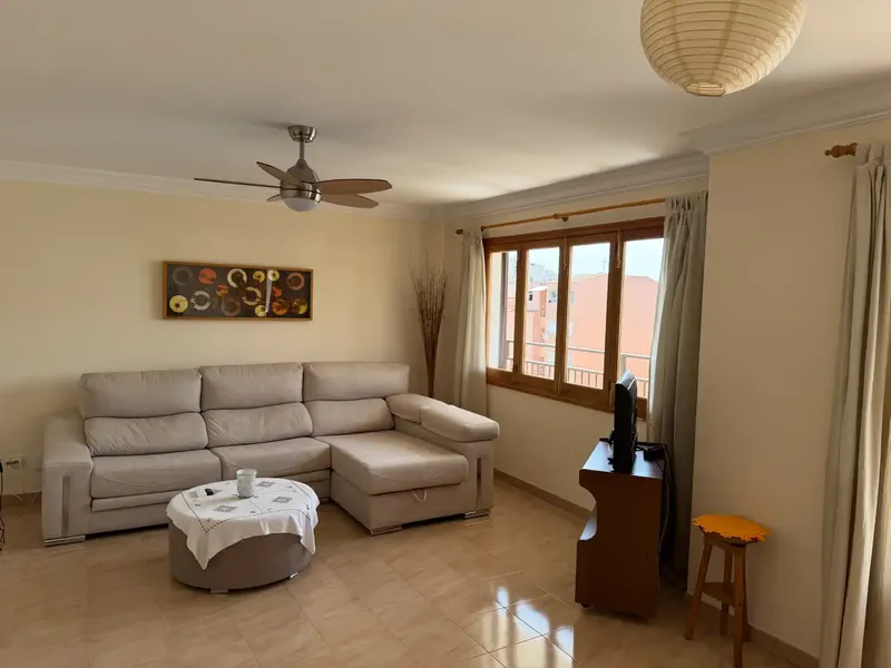 Amplio y acogedor piso de 98 m² situado en una zona muy demandada de Cala Millor, a pocos minutos a pie de la playa y cerca de comercios, re — photo 4