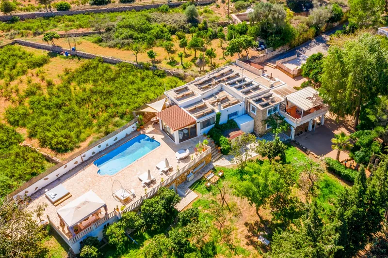 Authentic 6-Bedroom Finca with Apartments for In — photo 1
