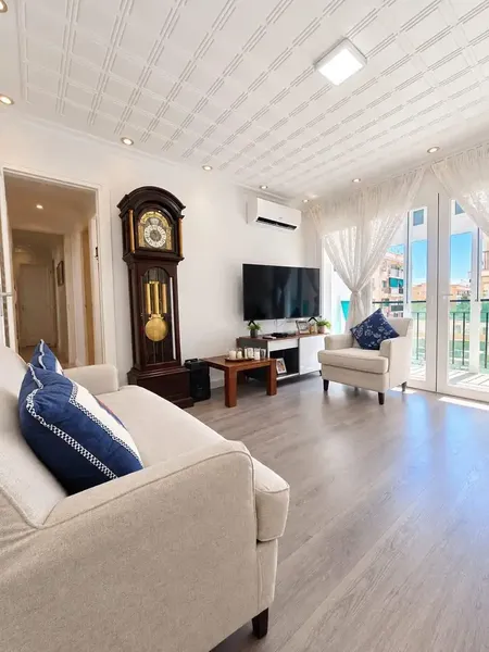 Piso para entrar a vivir, completamente reformado de luz, agua, suelos de parquet, ventanas de climalit con rotura térmica.Persianas enrolla — photo 2