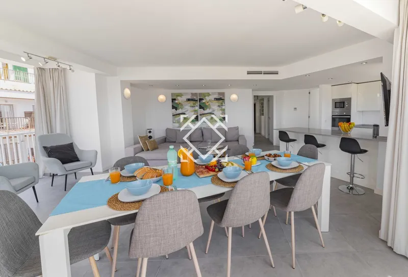 Luxury first line apartment with holiday license in Puerto de Pollensa, Mallorca — photo 3