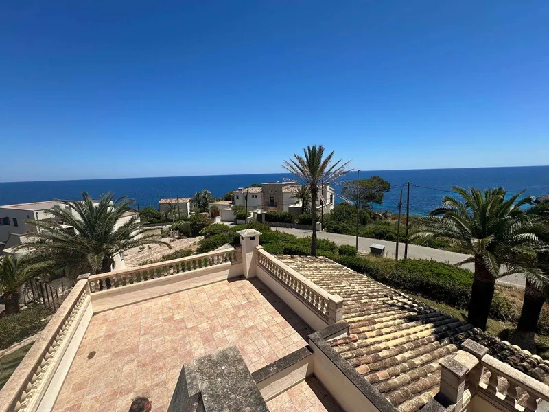 Mallorcan villa with exclusive renovation project with pool and sea views — photo 11