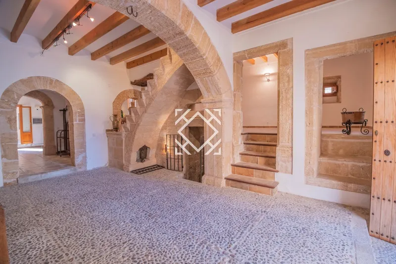 Charming townhouse for sale with tourist license in the old town of Alcudia, Mallorca — photo 6