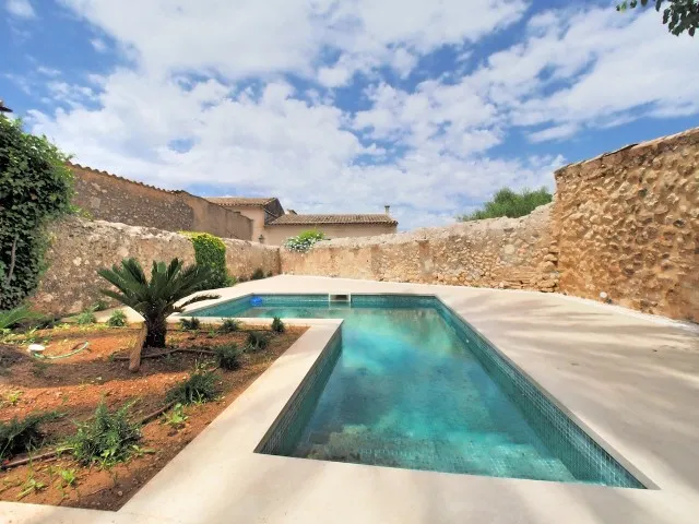 Boutique hotel recently renovated with valid operating license for sale in Sineu, Mallorca — photo 1