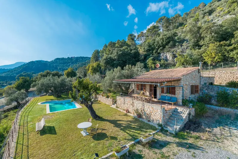 Rustic finca in Mancor de la Vall, spectacular rustic finca with spectacular views and holiday license for 4 people, the property — photo 1