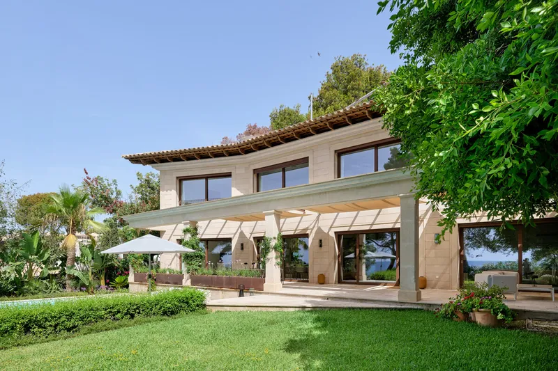 Luxury Mediterranean villa on the beachfront in Bendinat - Marcel Remus Real Estate — photo 4