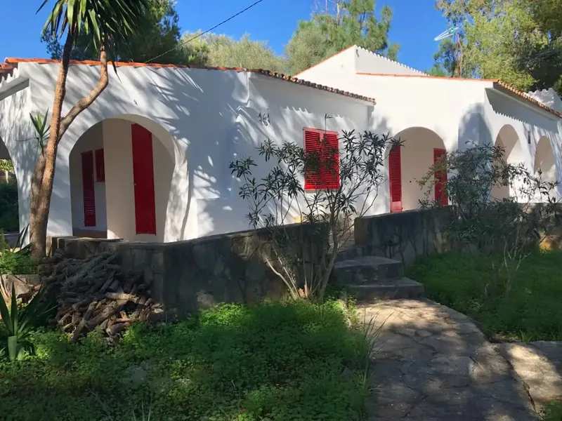 Casa de 170 m² en amplia parcela de 1.417 m². Se trata de una vivienda con dos amplios porches orientados a este y sur. Zona exterior con ve — photo 4