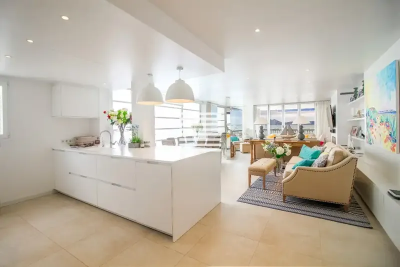 Spectacular beachfront apartment in one of the most privileged locations of Puerto Pollensa — photo 7
