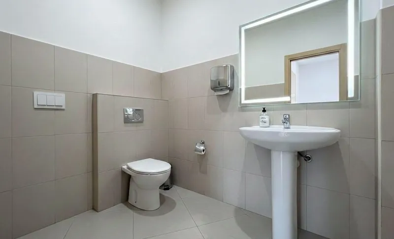 Commercial premises for sale with tenant in Inca – Ideal investment — photo 2
