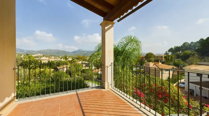 Five-bedroom Mediterranean villa with private pool for sale in Calvià — photo 5