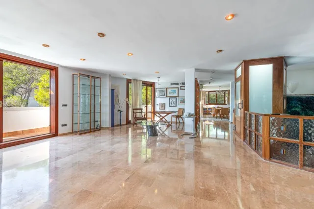 Exclusive sea view penthouse to refurbish for sale in Illetes, Southwest Mallorca — photo 3