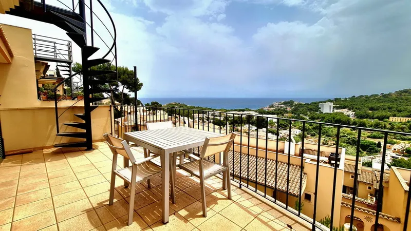 Sea view property in a quiet prime location — photo 1