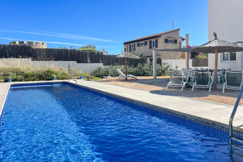 Villa with great potential: ETV license, dreamlike sea views, pool and generous outdoor areas — photo 12