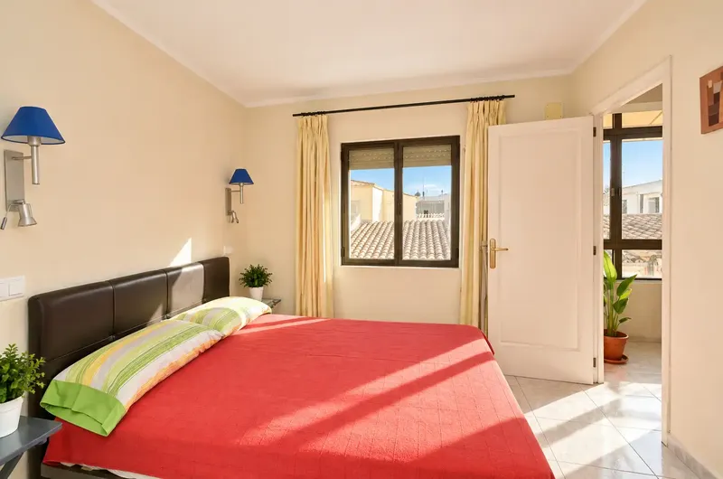 Este encantador ático dúplex con terraza privada se encuentra en una de las zonas más codiciadas de Palma de Mallorca: Portixol, en segunda  — photo 7