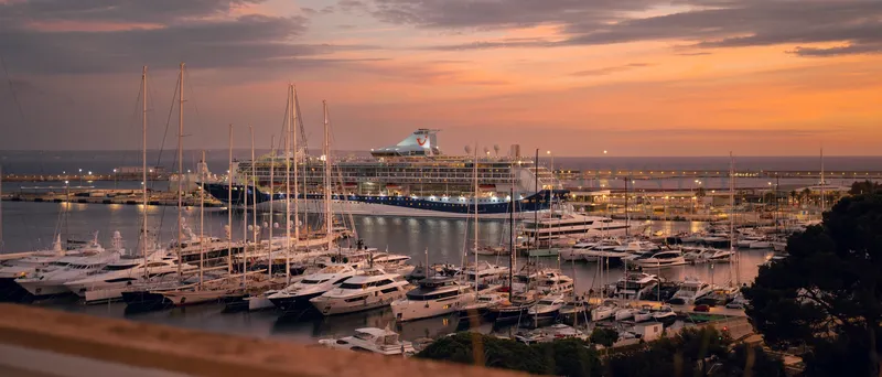 Luxurious penthouse in Palma with spectacular roof terrace on the Paseo Marítimo — photo 2