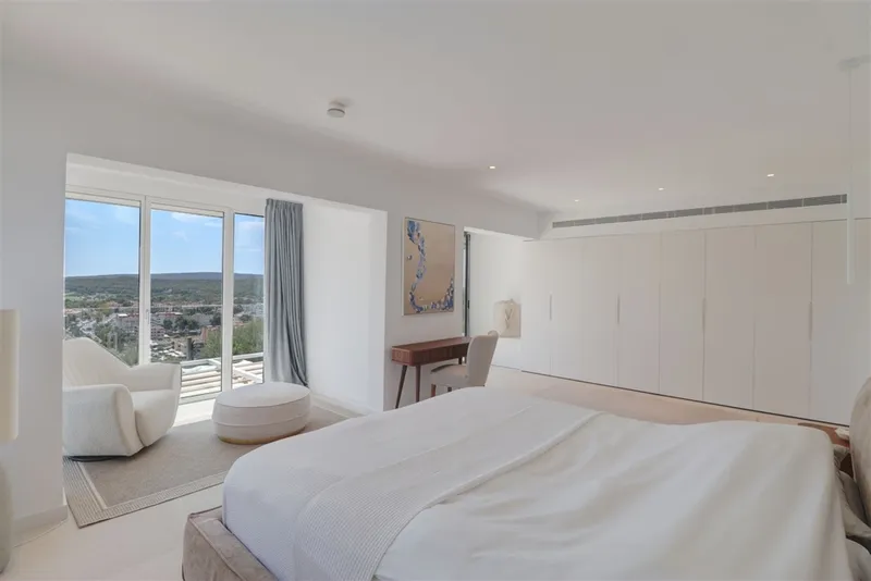 Buy a stylish duplex with a private Balinese garden in Santa Ponsa — photo 8