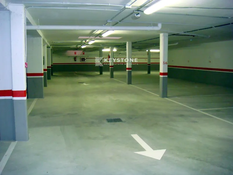 Garage — photo 1