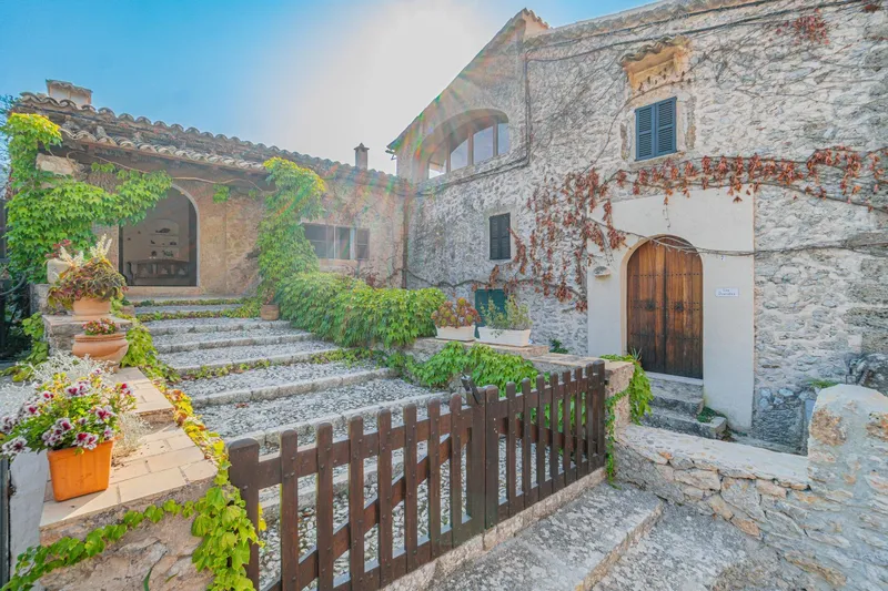 Traditional house with views — photo 2