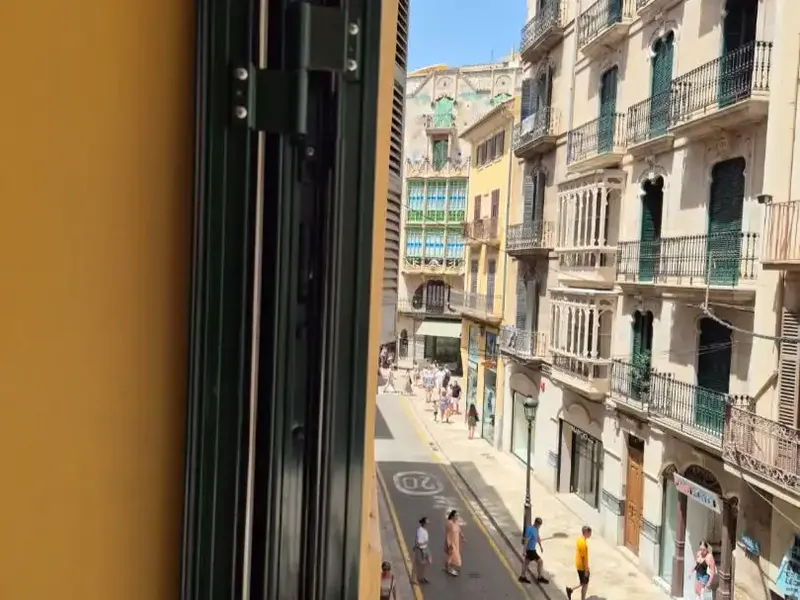 Renovated studio with balcony and exposed beams in Palma's old town — photo 8