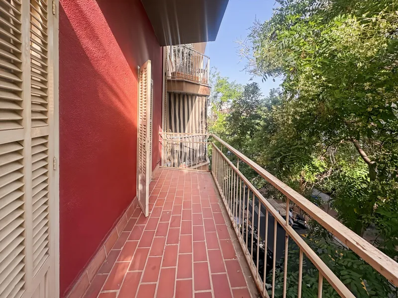 Bright 3-bedroom apartment with great potential in the heart of Santa Catalina — photo 1