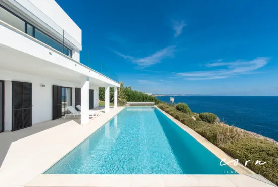 Elegant villa in first sea line with 15 m infinity pool, Cala Murada — photo 1