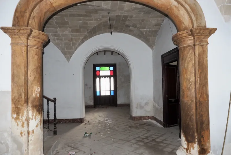 Old manor house in the village of Felanitx — photo 1