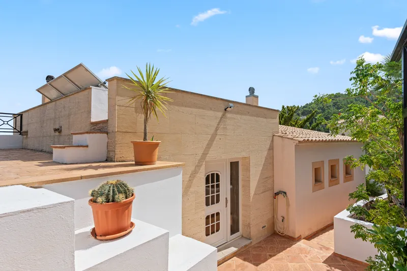 Exposed villa with holiday rental license, pool, parking space and fantastic sea views — photo 2