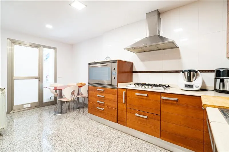 Designer penthouse of approx. 240 m² in a residential complex with a swimming pool in the Zona Colegios area — photo 8