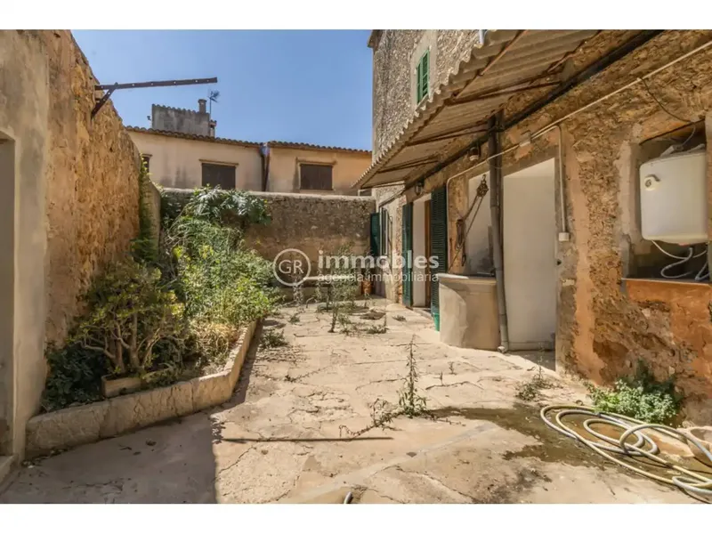 ENCANTADORA CASA SEÑORIAL EN BINIALI CON AMPLIO PATIO Y ZONA DE GARAJE — photo 3