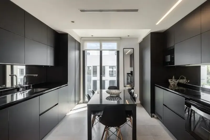 Fully furnished penthouse with private pool on the rooftop. Located a short walk from the famous Pine Walk, this magnificent apartme — photo 5